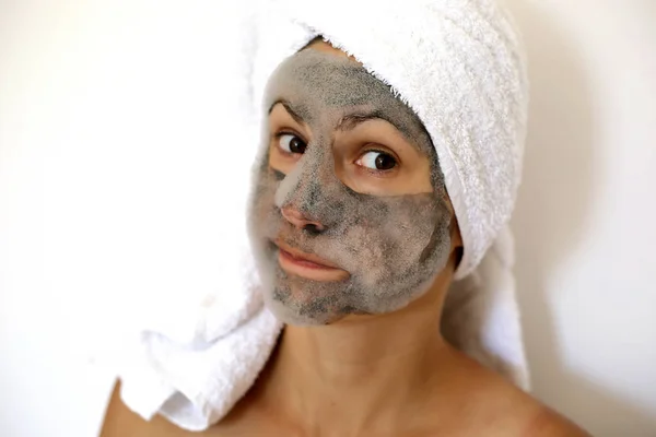 Carbón Oxígeno Burbuja Máscara Negra Tratamiento Facial Máscara Cara Hoja — Foto de Stock