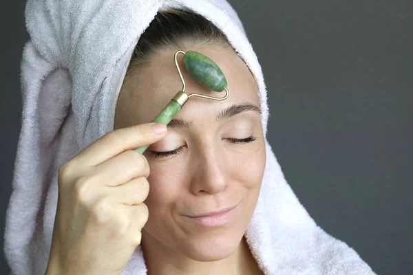 Woman Making Massage Green Jade Roller Beauty Tools Face Treatment — Stock Photo, Image