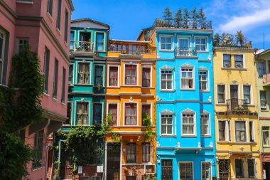 İstanbul 'un Balat ilçesinde renkli evler. Fotoğraf çekimi için popüler bir yer..
