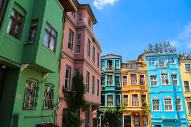 İstanbul 'un Balat ilçesinde renkli evler. Fotoğraf çekimi için popüler bir yer..