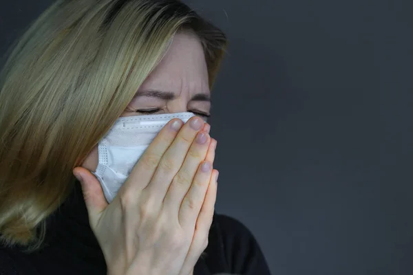 Mulher Doente Sentir Mal Mulher Usar Máscara Médica Protetora Auto — Fotografia de Stock