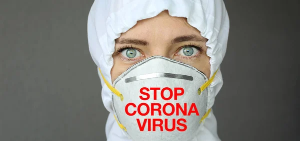 Wanita Sakit Memakai Topeng Wajah Medis Melawan Virus Corona Dan — Stok Foto