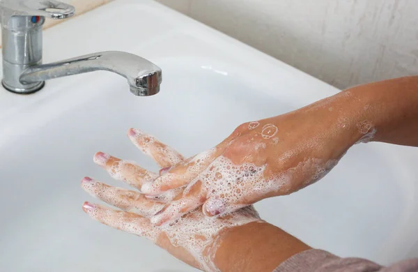 洗手的概念 在家里洗手 Coronavirus概念 — 图库照片