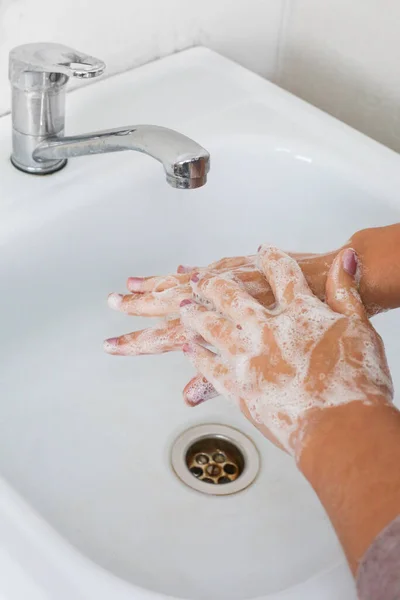 洗手的概念 在家里洗手 Coronavirus概念 — 图库照片