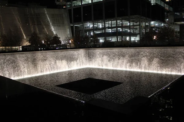 Hermosa fuente de agua en la ciudad de Nueva York — Foto de Stock