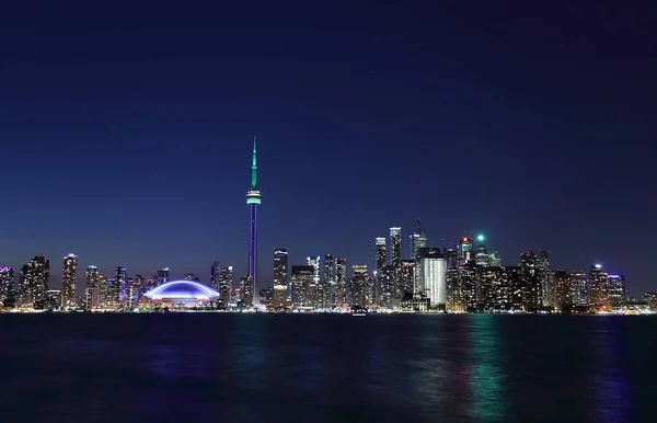Ett Stadslandskap Natten Med Flod Som Ser Som Himlen — Stockfoto