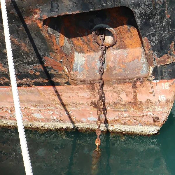 Disparo Vertical Viejo Barco Parado Mar Puerto — Foto de Stock