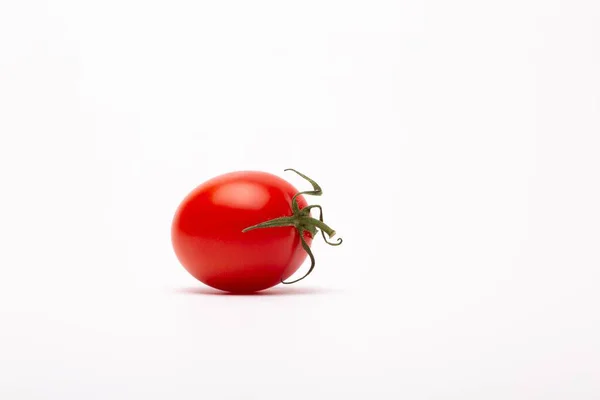 Eine Nahaufnahme Einer Kirschtomate Auf Weißem Hintergrund Perfekt Für Einen — Stockfoto