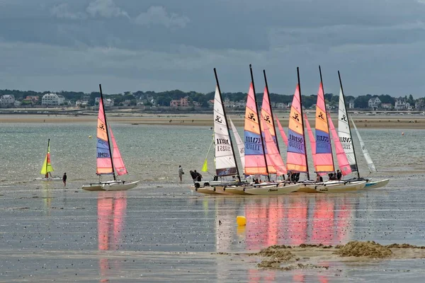 Les Sables Olonne France Aug 2016 Sailing Boards Parked Beach — стоковое фото
