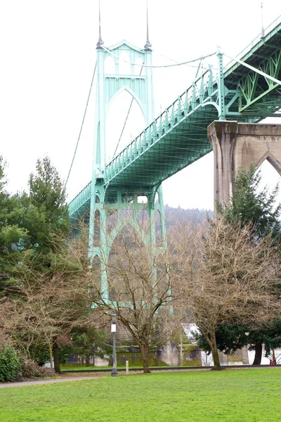 Vertical Low Angle Shot Famous Johns Bridge Surrounded Forest Portland — Stock Photo, Image