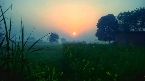 Belo Tiro Campo Pôr Sol Céu Tirar Fôlego Fundo — Fotografia de Stock