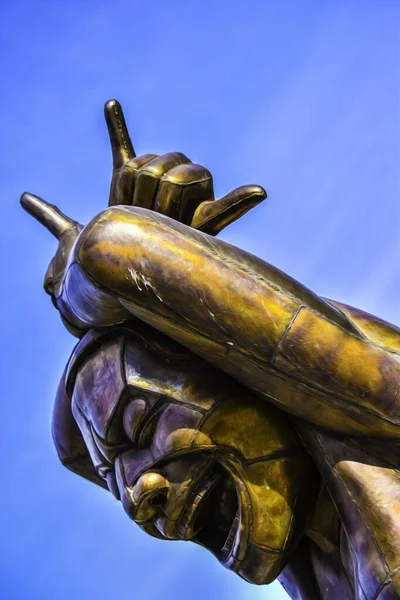 Schuss von A-Labyrinth-ing Laughter Bronzestatue in Vancouver BC, Kanada — Stockfoto