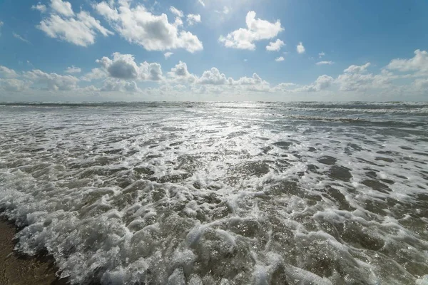 Beautiful Shot Foamy Ocean Bright Calm Sky Perfect Shot Desktop — Stock Photo, Image