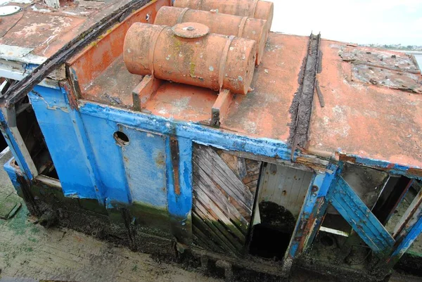 Tiro Ángulo Alto Viejo Barco Pesca Desgastado Inviable Con Techo — Foto de Stock
