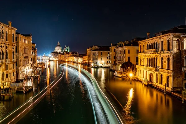 Ein Zeitraffer Grand Canal Italien Bei Nacht Mit Leichten Wegen — Stockfoto