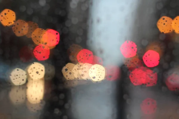 Цветной бокс под дождем — стоковое фото