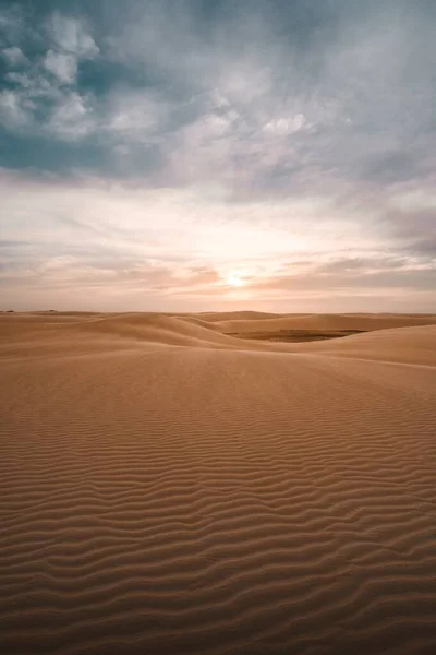 Vertikální záběr písčitých kopců zachycených v severní Brazílii, Ceara, Fortaleza / Cumbuco / Parnaiba — Stock fotografie