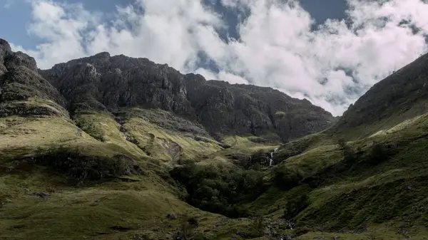 Eine Atemberaubende Aufnahme Der Schottischen Glencoe Berge Bei Bewölktem Wetter — Stockfoto