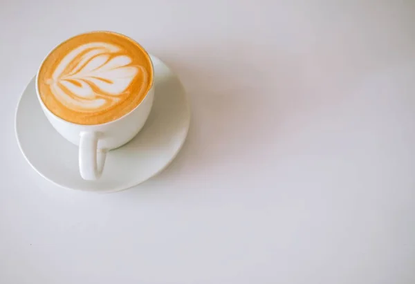 Στιγμιότυπο υψηλής γωνίας ενός φλυτζανιού Latte art — Φωτογραφία Αρχείου