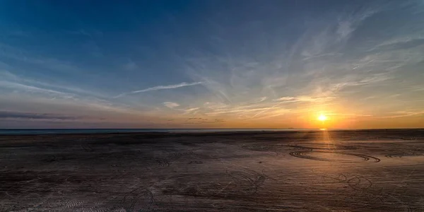 Захоплюючі Ранкові Пейзажі Сонця Сходить Над Океаном — стокове фото