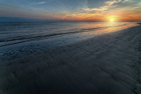 Cenário Tirar Fôlego Início Manhã Sol Nascendo Sobre Oceano — Fotografia de Stock