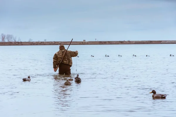 Hunter Rifle His Back Taking Break Hunting Catching Fish Lake — Stock Photo, Image