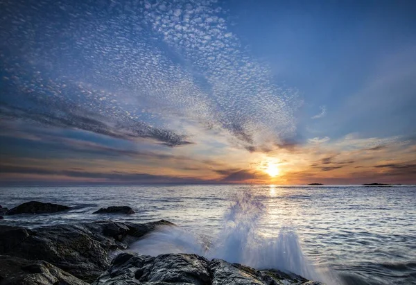 Nascer Sol Tirar Fôlego Praia Refletindo Mar Lofoten Noruega — Fotografia de Stock