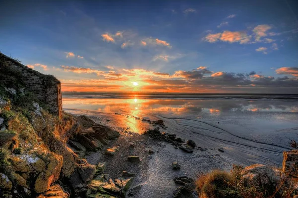 Hermoso Paisaje Del Impresionante Amanecer Que Refleja Mar — Foto de Stock