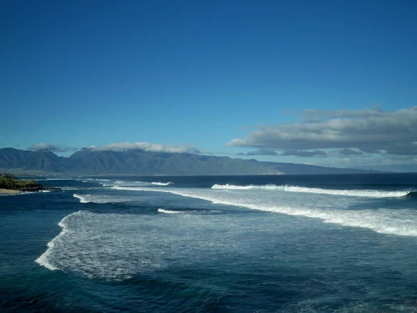 Schöne Landschaft des ruhigen Meeres unter dem klaren Himmel in Hawaii — Stockfoto