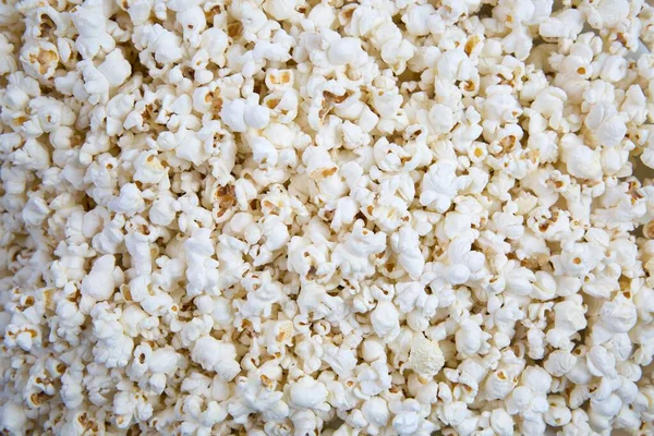 Detailní záběr hodně popcornu - skvělé pro chladné pozadí nebo tapety — Stock fotografie