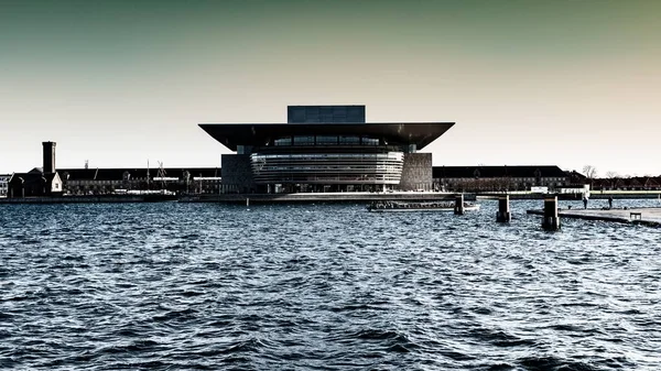Bela vista da Ópera de Copenhague capturada em Copenhague, Dinamarca — Fotografia de Stock
