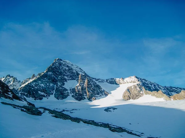 在寒冷的冬日里 一个美丽的镜头拍下了奥地利最冷的山 格罗斯洛克山 — 图库照片