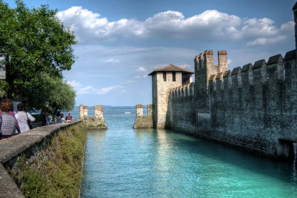 Krásný Snímek Starobylé Historické Budovy Oceánu Sirmione Itálie — Stock fotografie