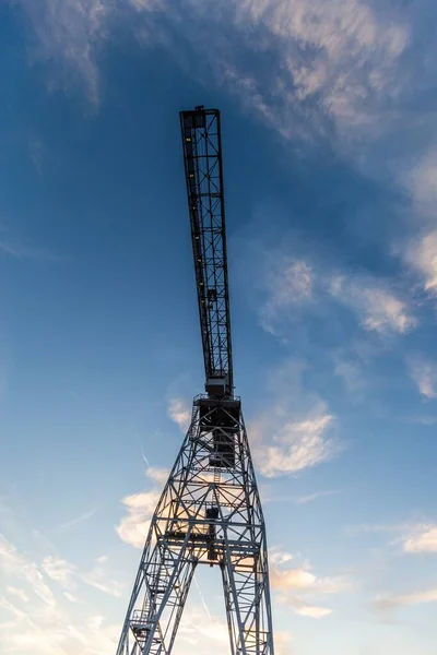 Vertical low angle shot of an electrical tower in Vlissingen, The Netherlands — Stock Photo, Image