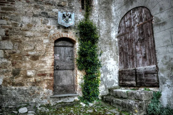 Prachtige opname van het buitengedeelte van het historische kasteel van Vigoleno, Italië — Stockfoto