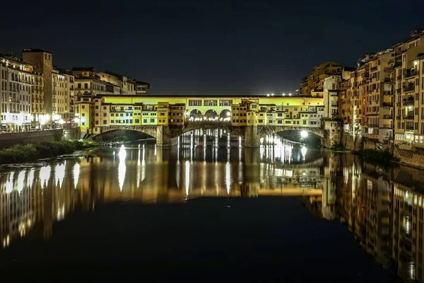 De Ponte Vecchio brug in Florence, Italië — Stockfoto