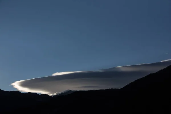 Beautiful Scenery High Grassy Mountains Stunning Clouds Evening — Stock Photo, Image