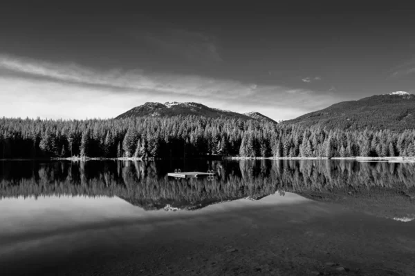 Grayscale Shot Beautiful Scenery Reflecting Lost Lake Whistler Canada — 스톡 사진