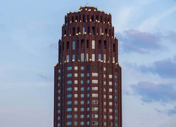 Low Angle Shot Apartment Building Cloudy Sky Frankfurt Germany — 스톡 사진