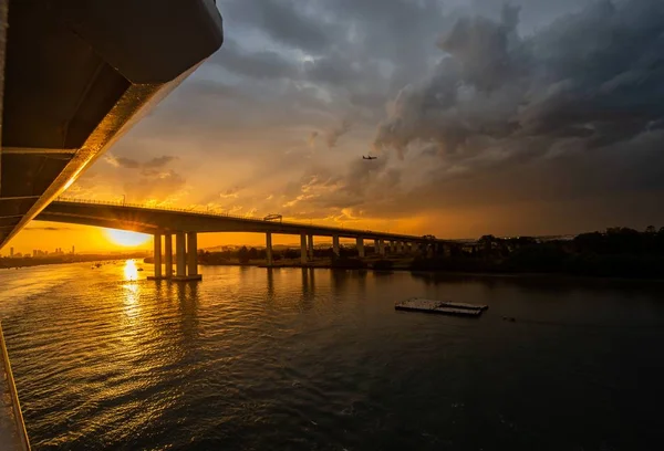 Μια Εκπληκτική Λήψη Ενός Όμορφου Ηλιοβασιλέματος Στη Γέφυρα Brisbane Gateway — Φωτογραφία Αρχείου