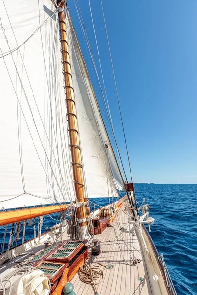 Vertical High Angle Shot Deck Schooner Sailing Sea — Stock Photo, Image