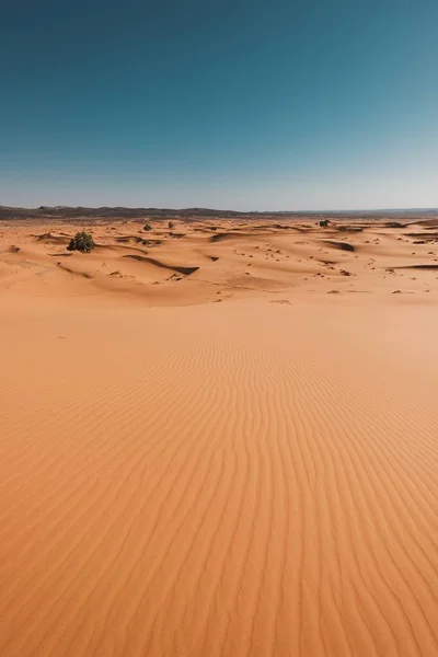 Colpo Verticale Del Deserto Mozzafiato Sotto Cielo Blu Catturato Marocco — Foto Stock