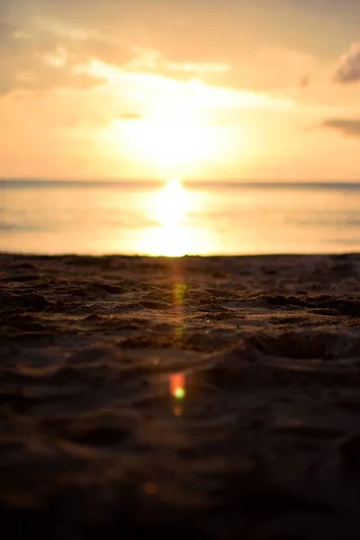 Uno Splendido Scenario Del Tramonto Riflesso Nel Mare Ottimo Sfondo — Foto Stock