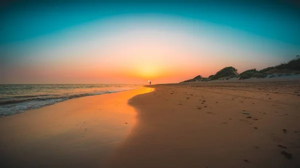 Una Hermosa Vista Del Océano Junto Playa Bajo Increíble Puesta — Foto de Stock