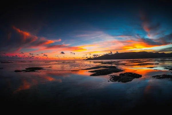 Une Vue Magnifique Sur Reflet Des Collines Ciel Dans Lac — Photo