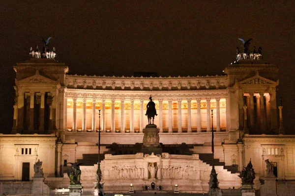 Krásný Záběr Slavného Národního Památníku Victora Emmanuela Iiho Římě Noci — Stock fotografie