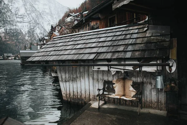 Fotografie Frumoasă Unei Case Din Lemn Marginea Unui Lac Într — Fotografie, imagine de stoc