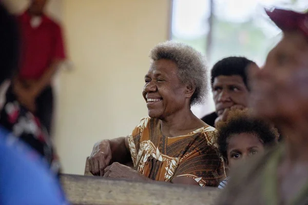Порт Моресби Папуа Новая Гвинея Ноя 2019 Женщина Сидящая Церкви — стоковое фото