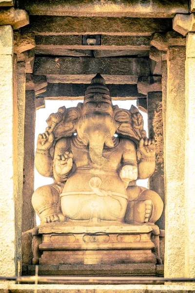 Pionowe Zbliżenie Starożytnej Figury Religijnej Hampi Karnataka Indie — Zdjęcie stockowe