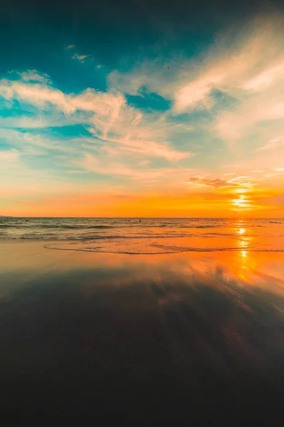 Vertical Shot Reflection Sunset Beautiful Sky Sea Captured Bali — 스톡 사진